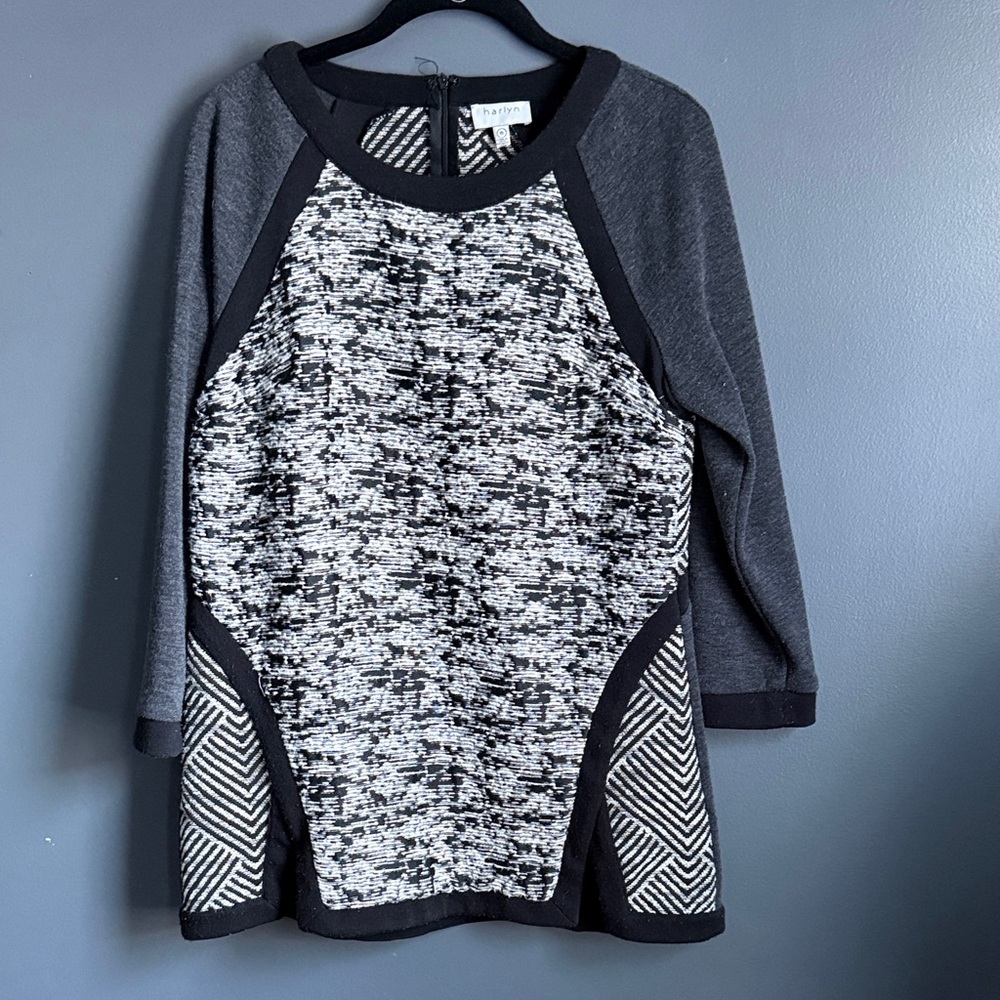 Stylish Gray and Black Patterned Top